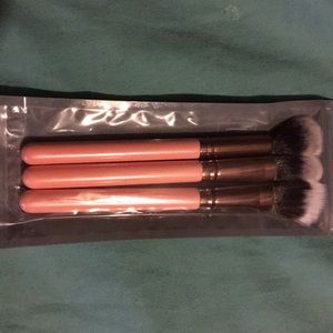 Luxe brushes